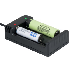 AVACOM USB nabíječka baterií U3 PRO (Ni-MH, AA, AAA, Li-Ion 18650)